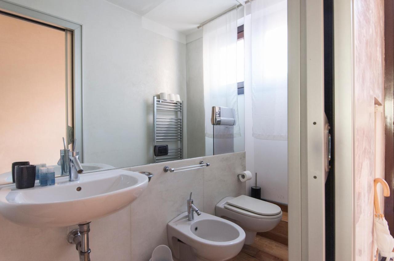 Youhosty - Duomo Studio Apartment Milan Exterior photo